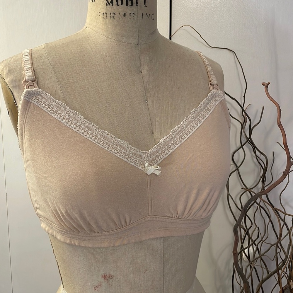 Gilligan & O’Malley Nude nursing bra with lace detail 2XL